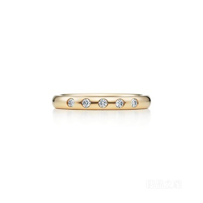 Elsa Peretti® 系列 18K 黄金镶钻层叠戒指。