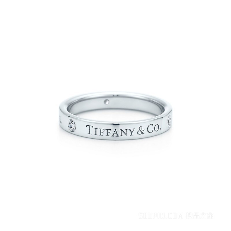 Tiffany & Co.® 系列铂金镶钻戒指，宽 3 毫米。