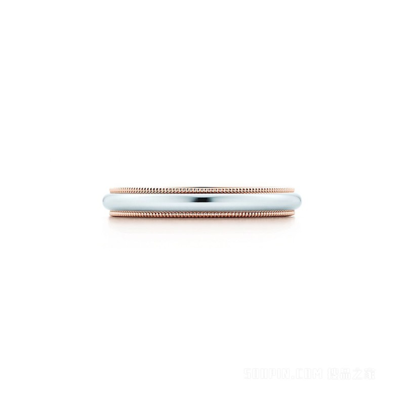 Tiffany Classic™ 系列铂金及 18K 玫瑰金珠形边饰婚戒。
