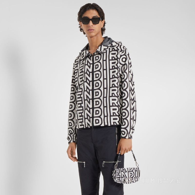 防风衣 Fendi Roma胶囊系列双色尼龙风衣。