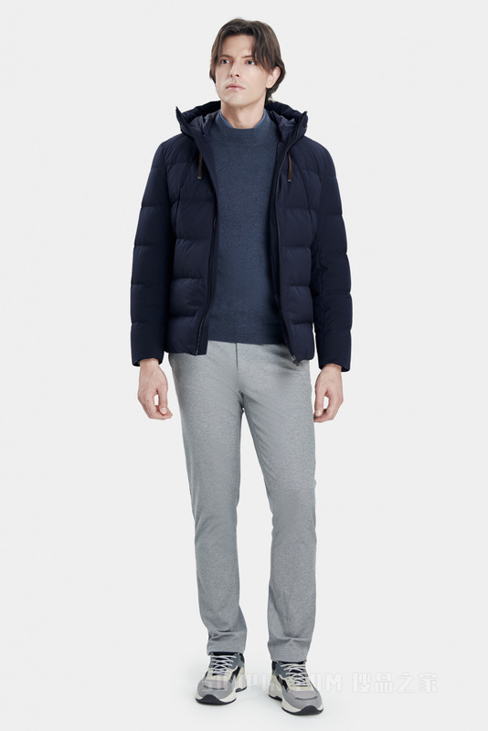 高领连帽羽绒服