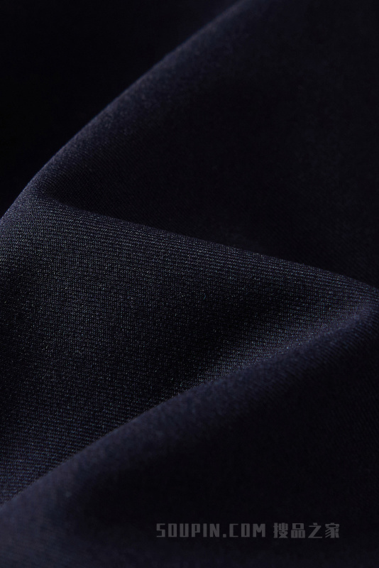 高领连帽羽绒服