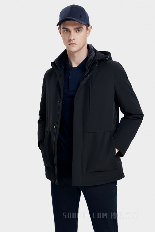 毛皮领装饰羽绒服