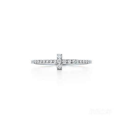 Tiffany T 系列 18K 白金镶钻线圈戒指。