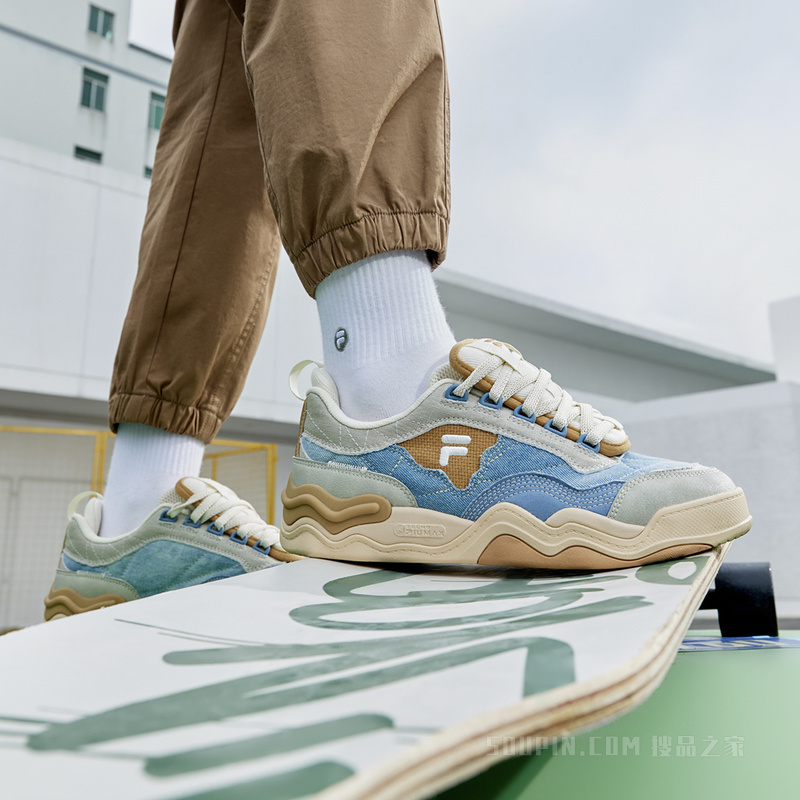 KICK女子潮流时尚场下滑板鞋