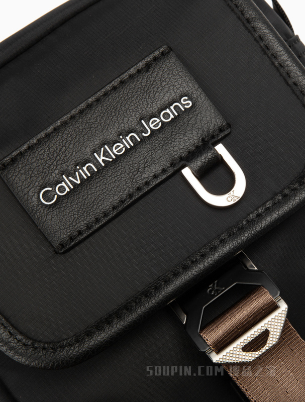 Calvin Klein 23春季新款男士简约LOGO贴片单肩手机包斜挎包礼物HH3619