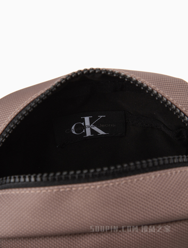 Calvin Klein 23春季新款男士撞色LOGO插扣单肩手机包斜挎包礼物HH3631