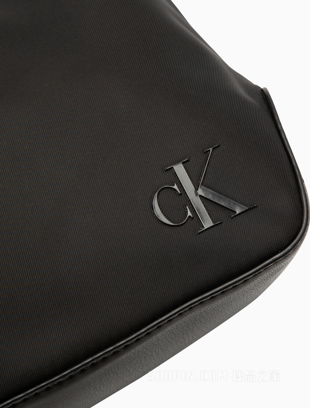 Calvin Klein 23春季时尚经典浮雕LOGO可调节拉链单肩斜挎包礼物DH3296