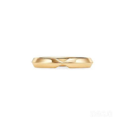 The Tiffany® Setting 系列 18K 黄金嵌套窄式戒指，宽 3 毫米。