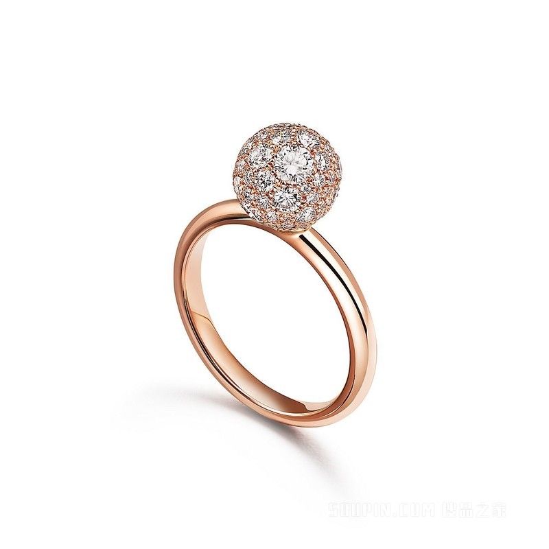 Tiffany HardWear 系列 18K 玫瑰金镶钻球形装饰戒指。