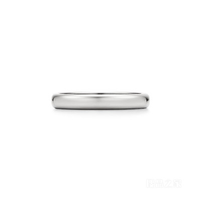 Tiffany Classic™ 系列铂金婚戒，3 毫米宽。