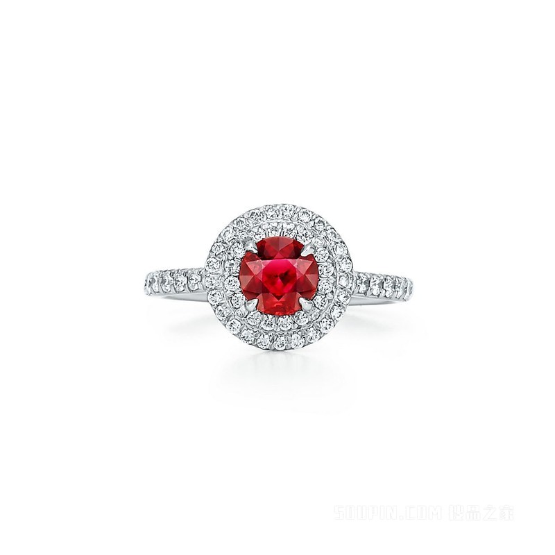 Tiffany Soleste 系列铂金镶嵌红宝石与钻石戒指。