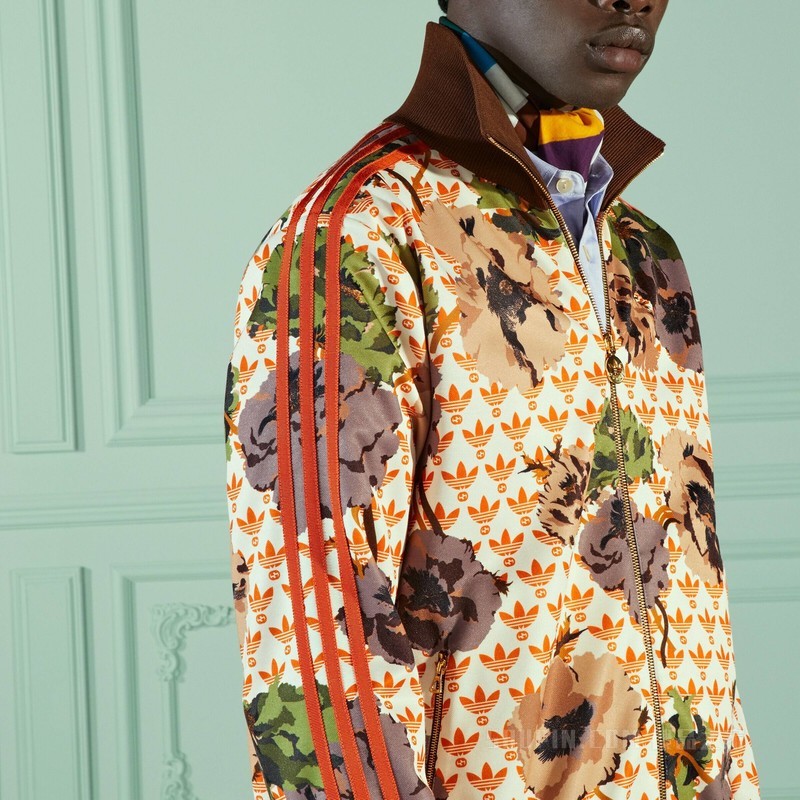 adidas x Gucci联名系列平纹针织拉链夹克 象牙白色和橙色