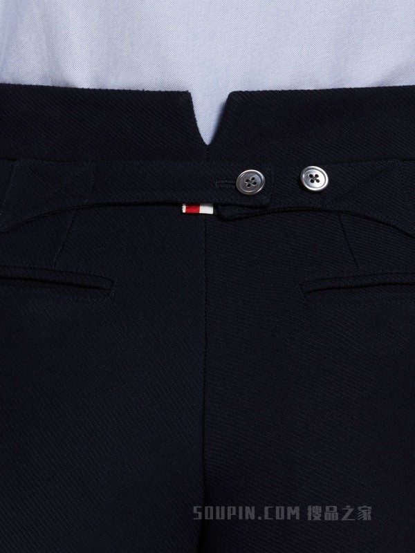 四条纹科技短裤