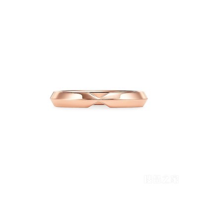 The Tiffany® Setting 系列 18K 玫瑰金嵌套窄式戒指，宽 3 毫米。