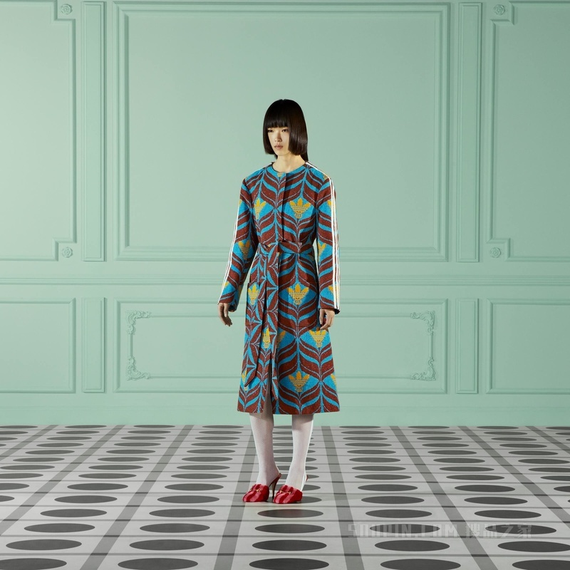 adidas x Gucci联名系列互扣式双G三叶草徽标花呢大衣 蓝色和棕色