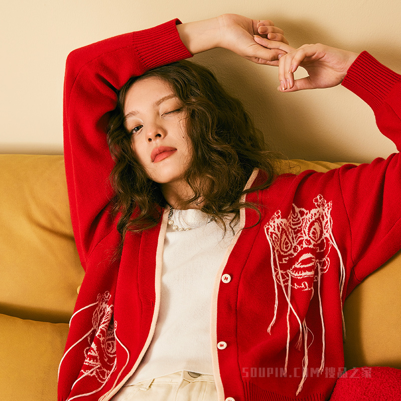 安踏新年系列好事发生女子新年欢聚开衫