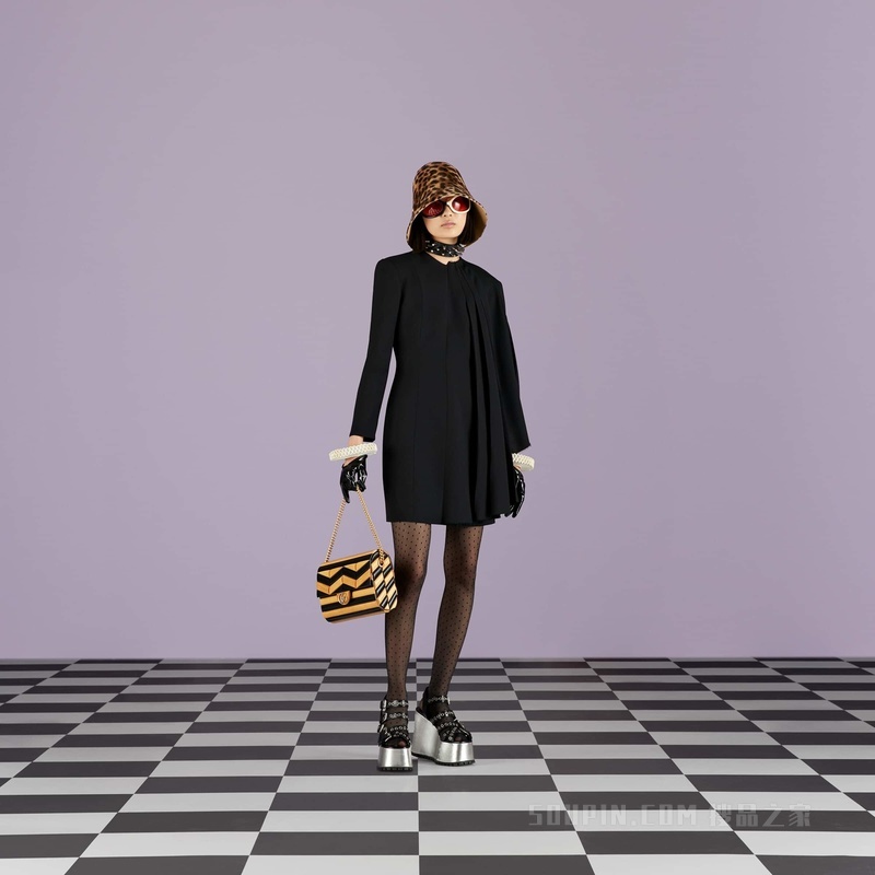 绉绸羊毛连衣裙 黑色