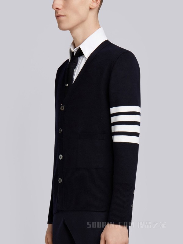 四条纹羊毛 V 领开衫