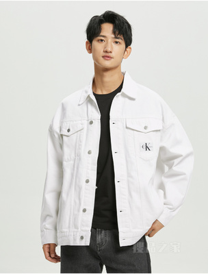 Calvin Klein 23春季男士宽松翻领棉质LOGO贴片纯白牛仔外套J320546