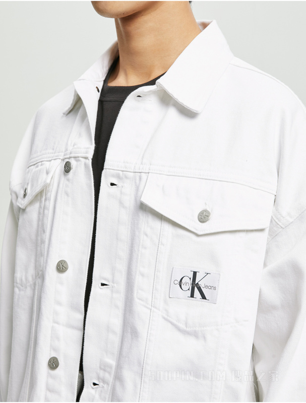 Calvin Klein 23春季男士宽松翻领棉质LOGO贴片纯白牛仔外套J320546