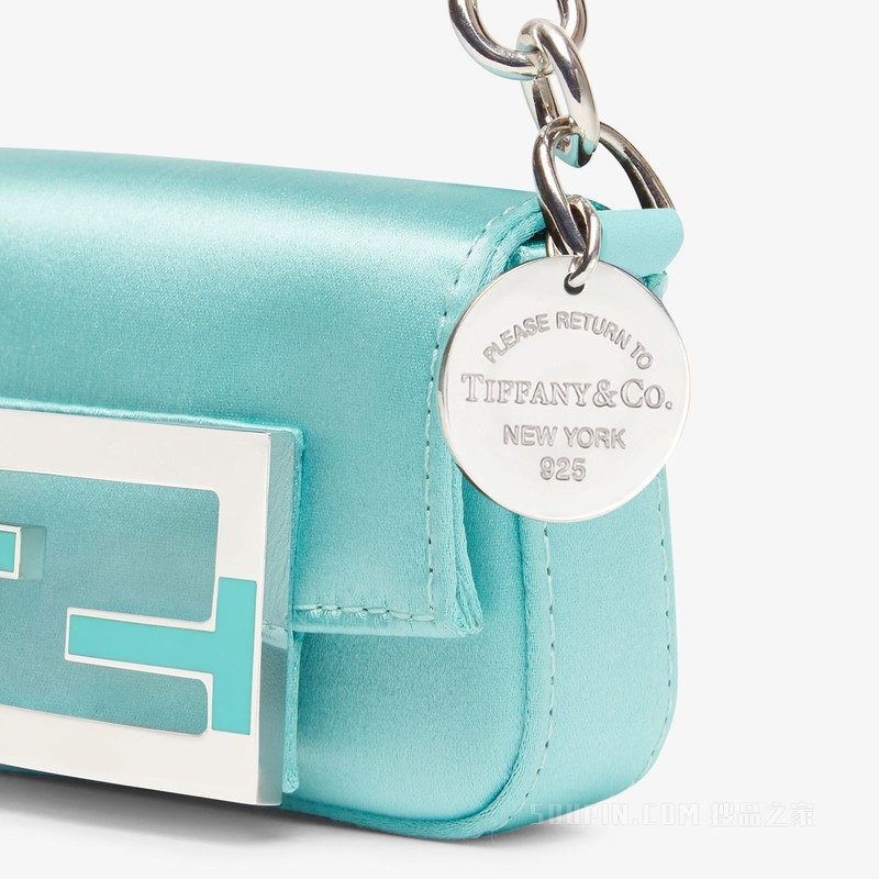 Nano Baguette手袋吊饰 Tiffany & Co. X Fendi Tiffany blue™桑蚕丝吊饰