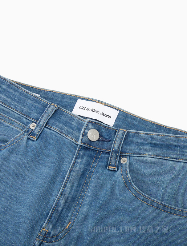 Calvin Klein 23春季新款女士LOGO贴片高腰合体微喇水洗牛仔裤J220993
