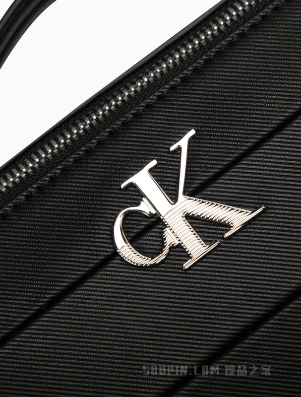 Calvin Klein 23春季新款时尚手提可卸肩带金属LOGO单肩斜挎相机包DH3337