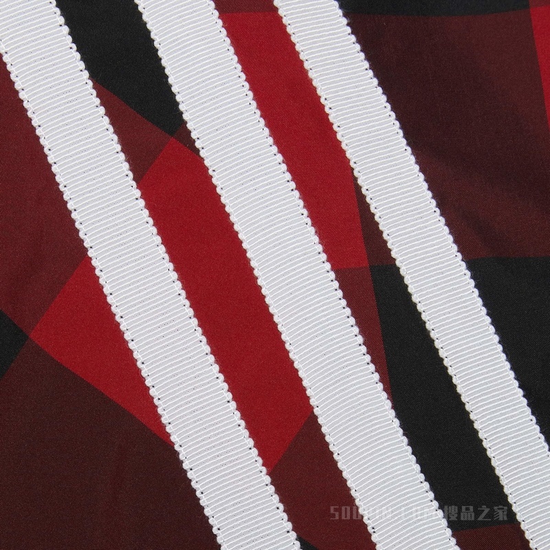adidas x Gucci联名系列方格纹尼龙斗篷大衣 红色和黑色