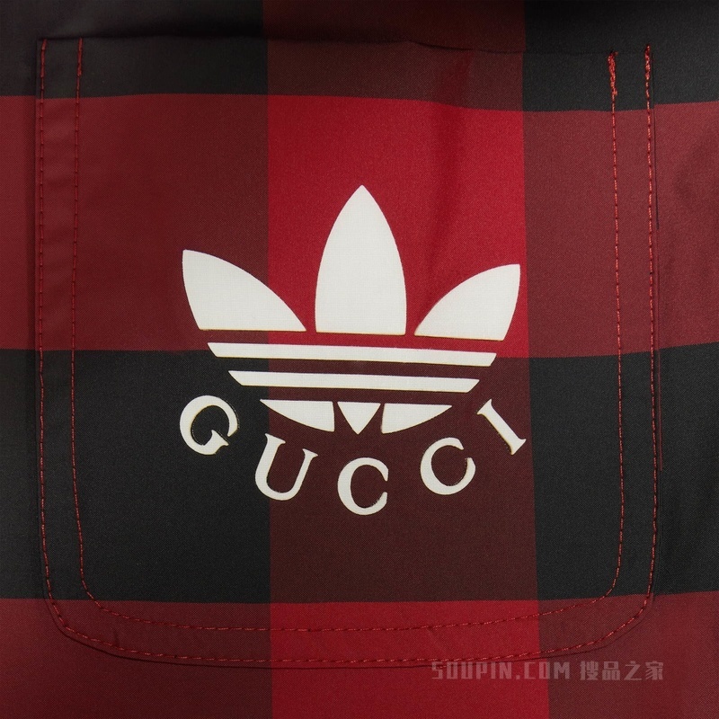 adidas x Gucci联名系列方格纹尼龙斗篷大衣 红色和黑色