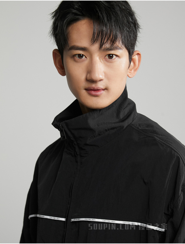 Calvin Klein 23春季新款男士简约撞色LOGO织带休闲立领单夹克J323210