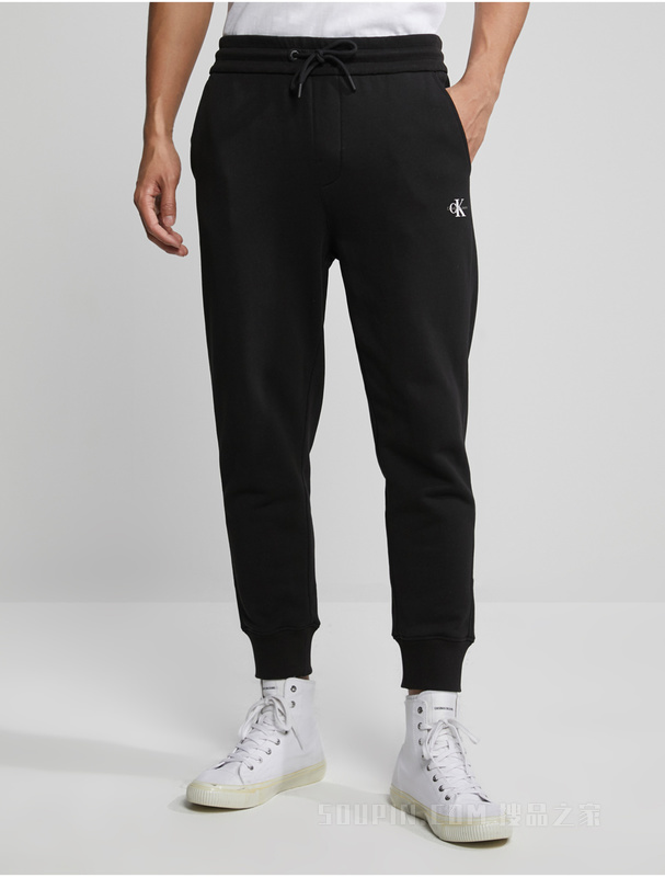Calvin Klein 23春季男士简约印花LOGO抽绳束脚纯棉休闲卫裤J323310