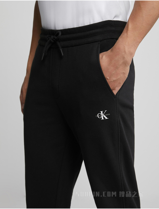 Calvin Klein 23春季男士简约印花LOGO抽绳束脚纯棉休闲卫裤J323310