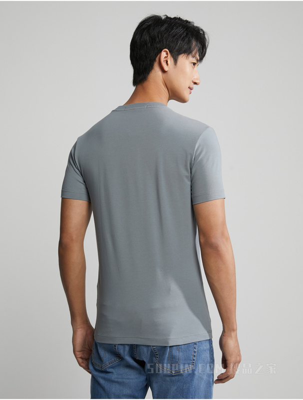 Calvin Klein 23春季新款男士经典交叠LOGO透气圆领修身短袖T恤J324127