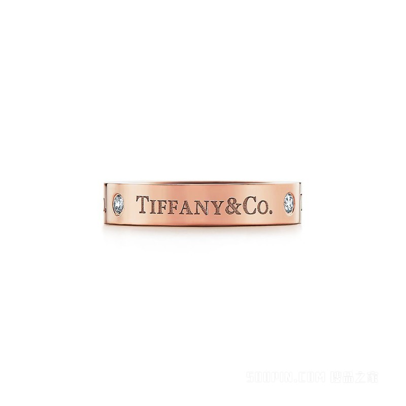 Tiffany & Co.® 系列 18K 玫瑰金镶钻戒指，宽 4 毫米。