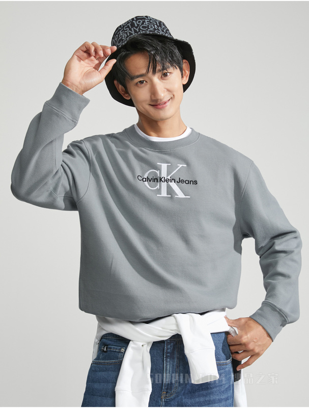 Calvin Klein 23春季新款男士时尚重叠字母刺绣纯棉宽松卫衣J323160
