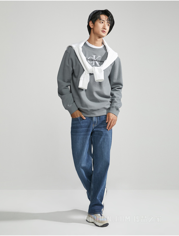 Calvin Klein 23春季新款男士时尚重叠字母刺绣纯棉宽松卫衣J323160