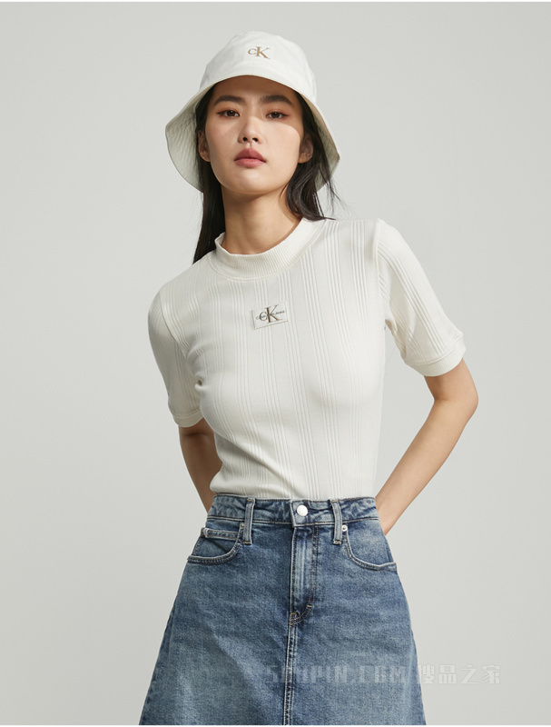 Calvin Klein 23春季新款女士时尚LOGO绣标螺纹修身针织短袖T恤J220291