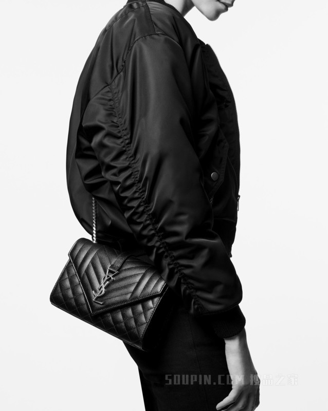 Envelope MIX MATELASSÉ粒面压印皮革小号信封包