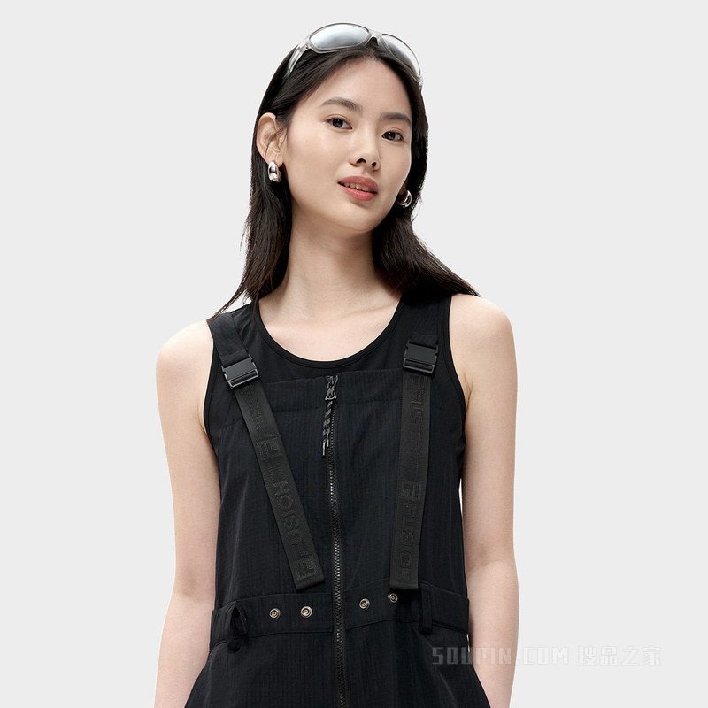 女子潮流时尚基础背带裤