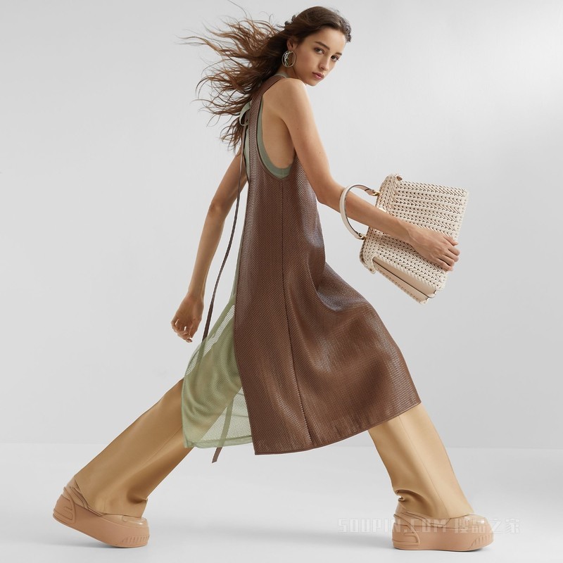 连衣裙 棕色皮革连衣裙