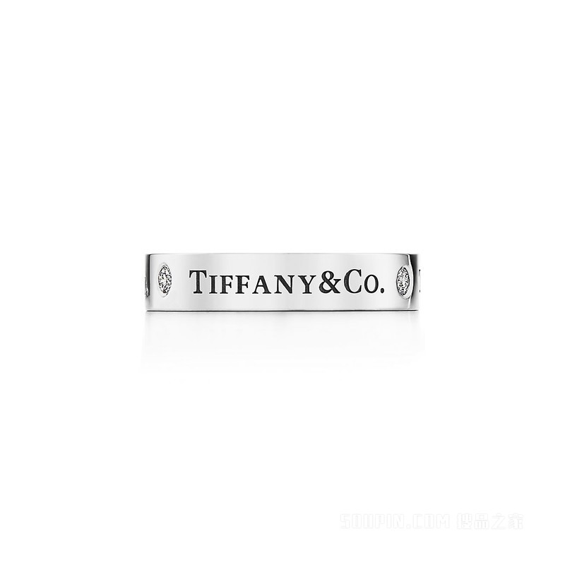 Tiffany & Co.® 系列铂金镶钻戒指，宽 4 毫米。