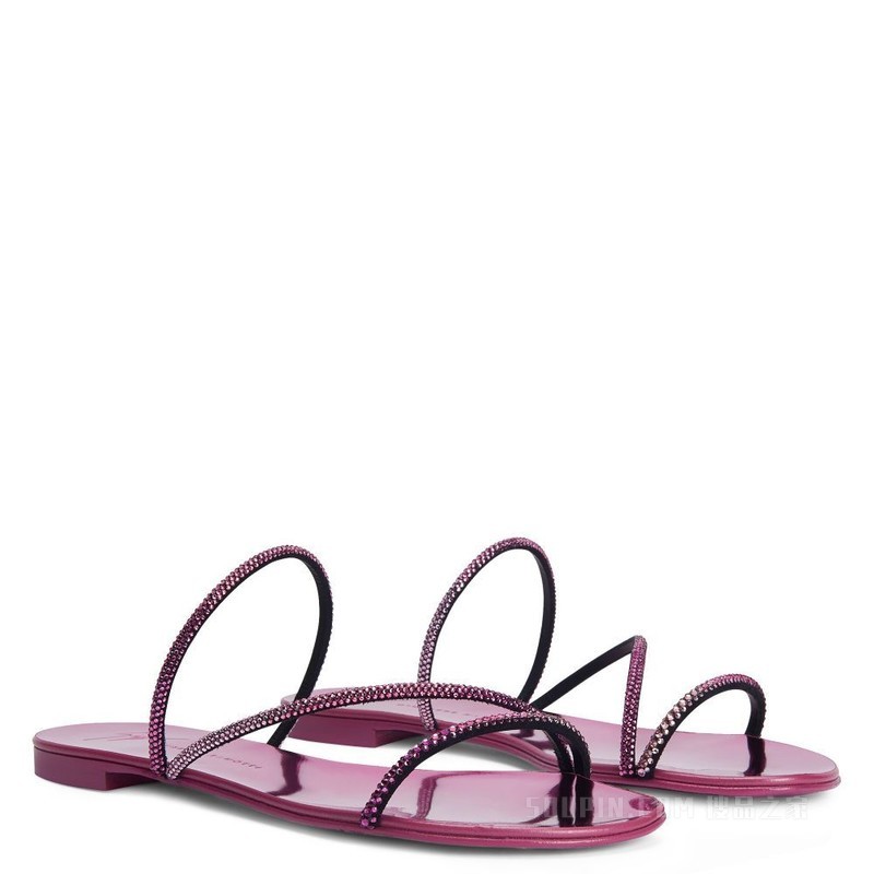 Julianne Flat