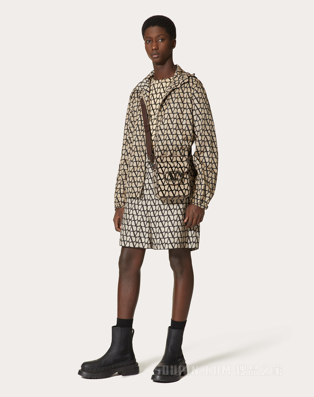 V标志印花尼龙防风外套