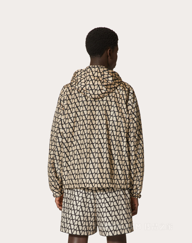 V标志印花尼龙防风外套