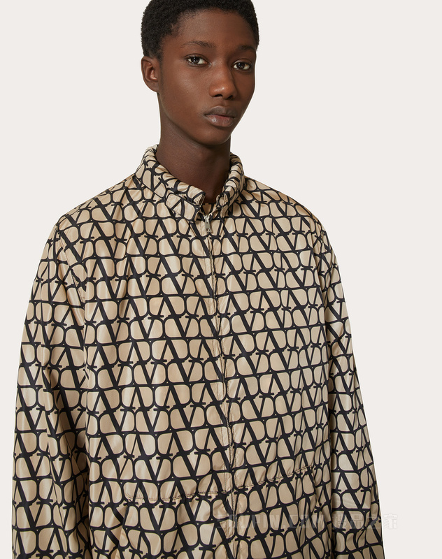 V标志印花尼龙防风外套