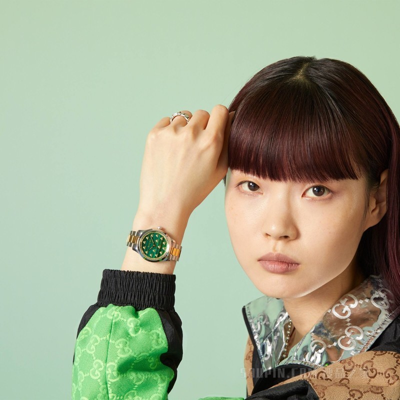 G-Timeless系列蜜蜂腕表，32毫米 精钢及黄金色PVD