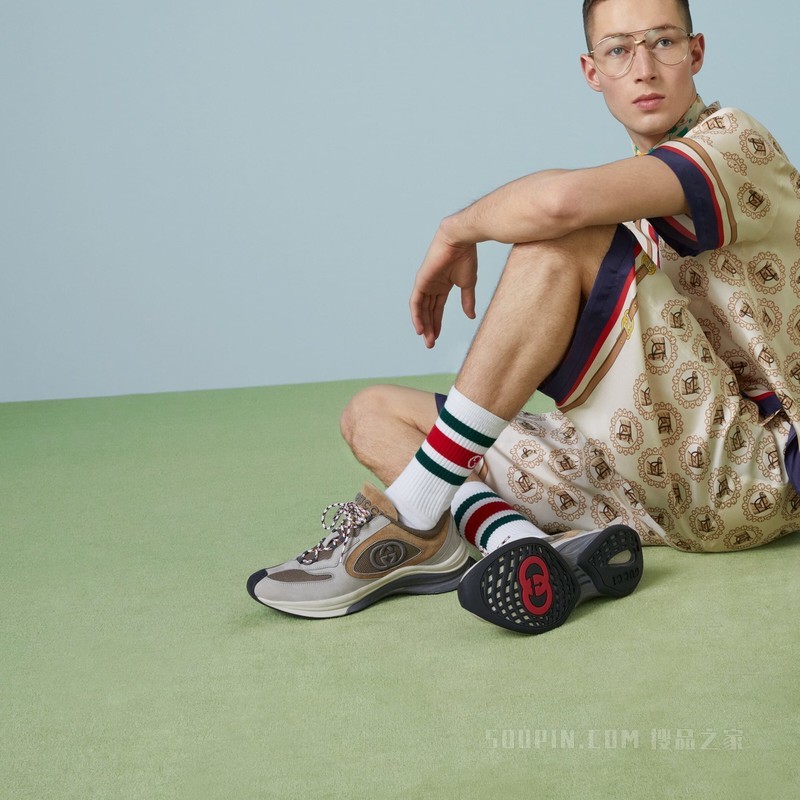 Gucci Run系列男士运动鞋 浅灰色绒面材质