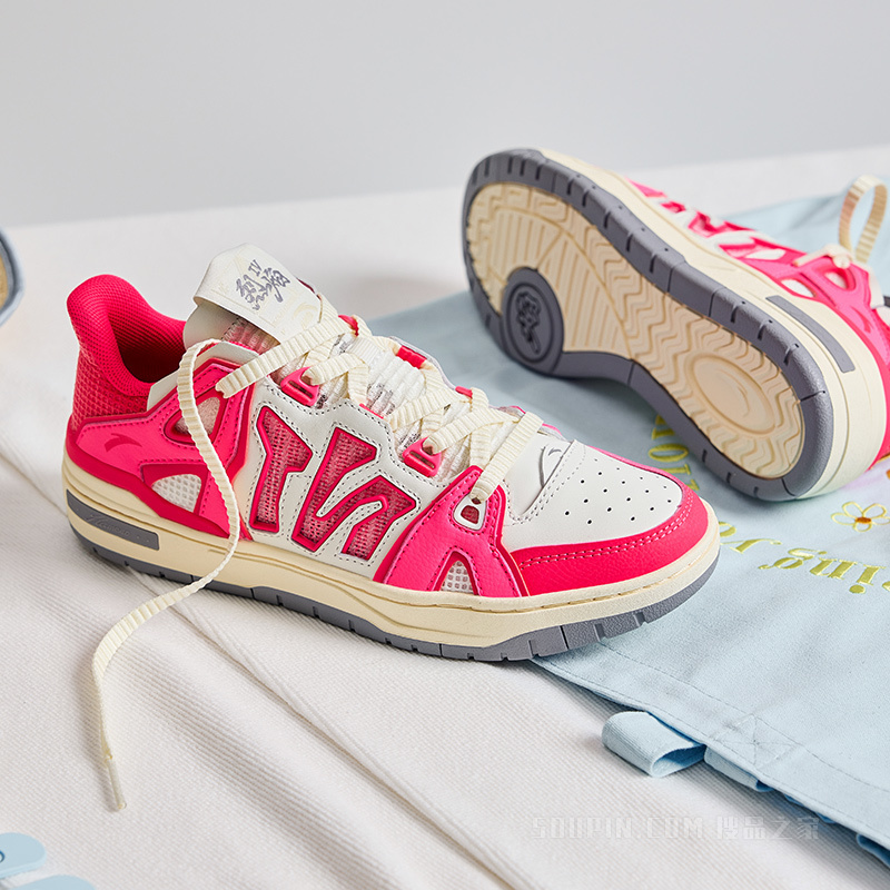 安踏生活系列烈焰4S女子复古板鞋