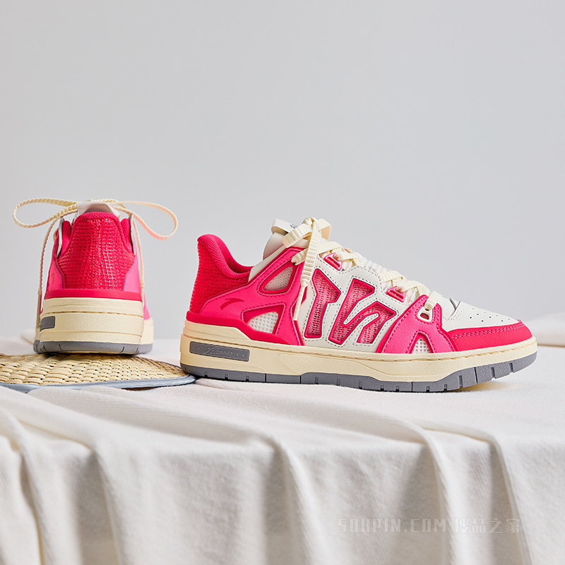 安踏生活系列烈焰4S女子复古板鞋